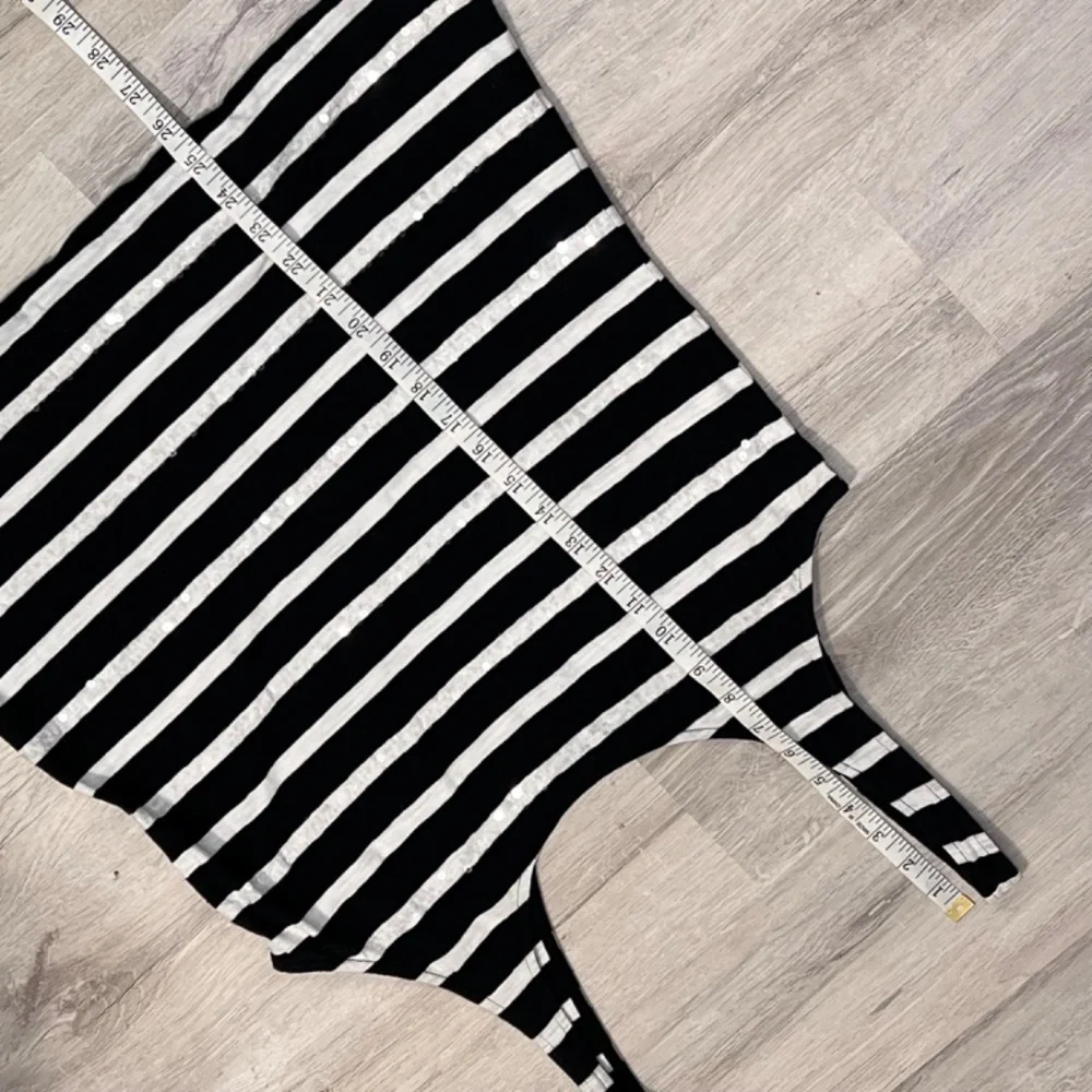 Banana Republic Black & White Sequined Tank Top Size Large - Picture 10 of 12